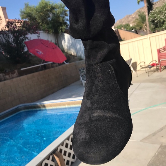 Black high boots - Picture 4 of 7